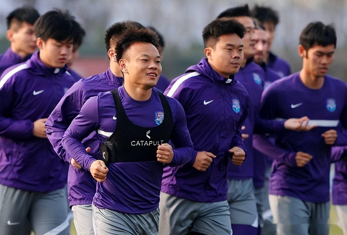 风云突变！拜仁慕尼黑集结日队长鼓劲，亚冠版图或变，气氛紧张，赛季目标并未改变(拜仁慕尼黑首发阵容图)