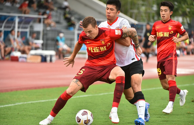 底特律活塞训练开放日，关键时刻再遭质疑引欢呼，中超在即，团队化学反应显著