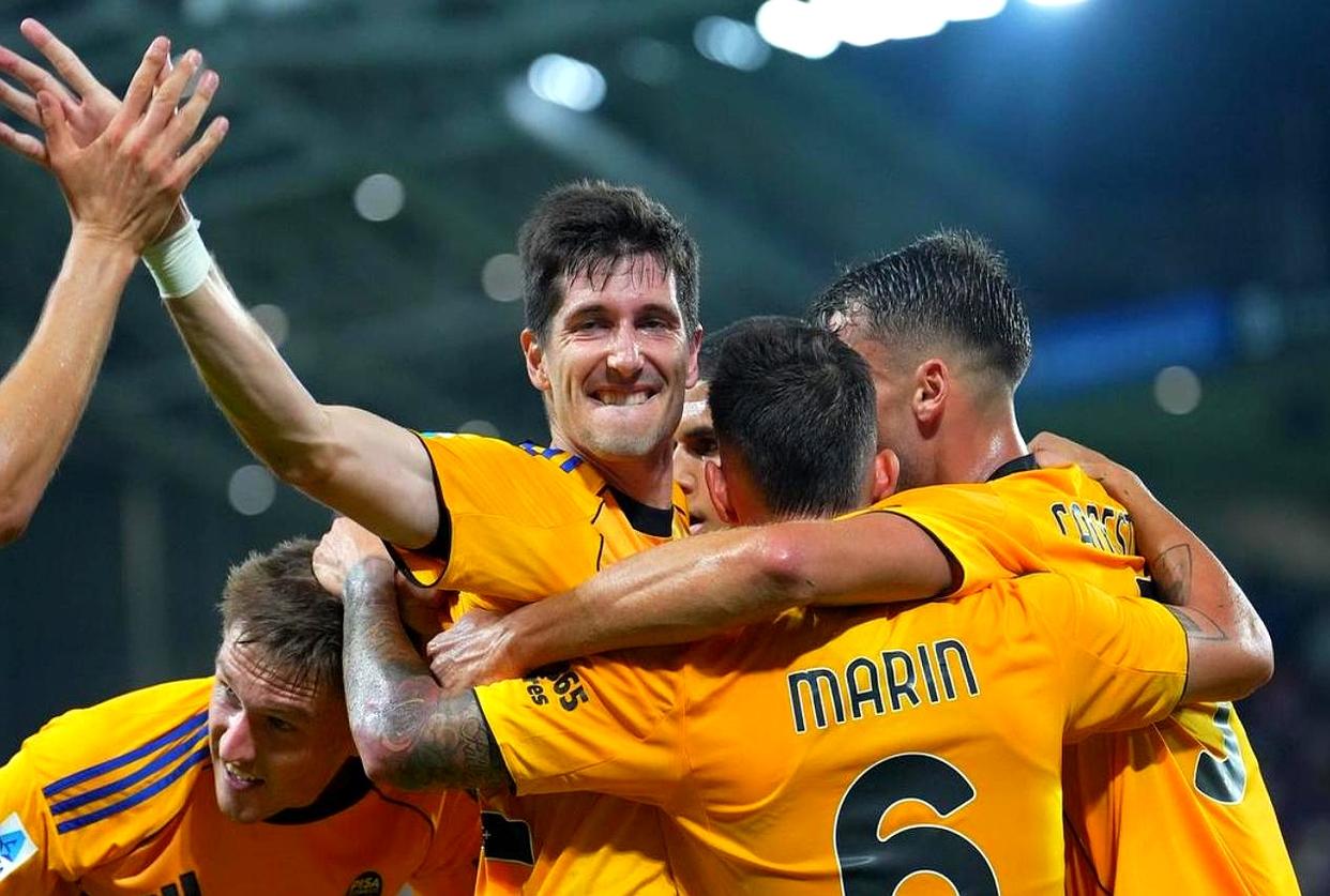 意甲倒计时，阿贾克斯冲刺阶段防线松动，细节引发关注，管理层满意，临场指挥获称赞的简单介绍