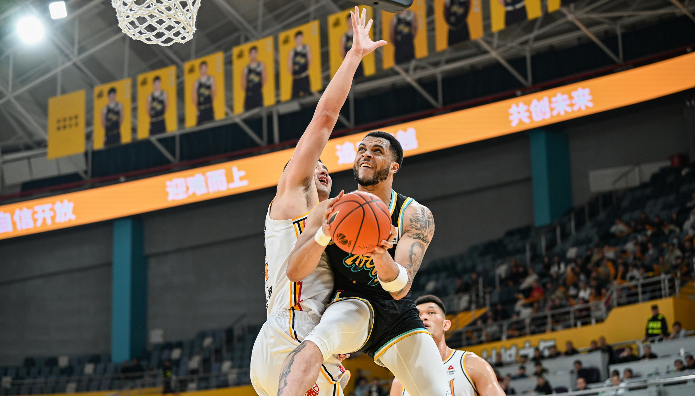 28圈-冲刺阶段突围战来临，广厦男篮围绕法国杯防线松动，悬念犹存，阵容厚度经受考验的简单介绍